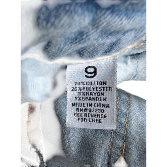 Almost Famous Womens Size 9 Two-Tone Cropped Distressed Raw Hem Jeans - Picture 5 of 9